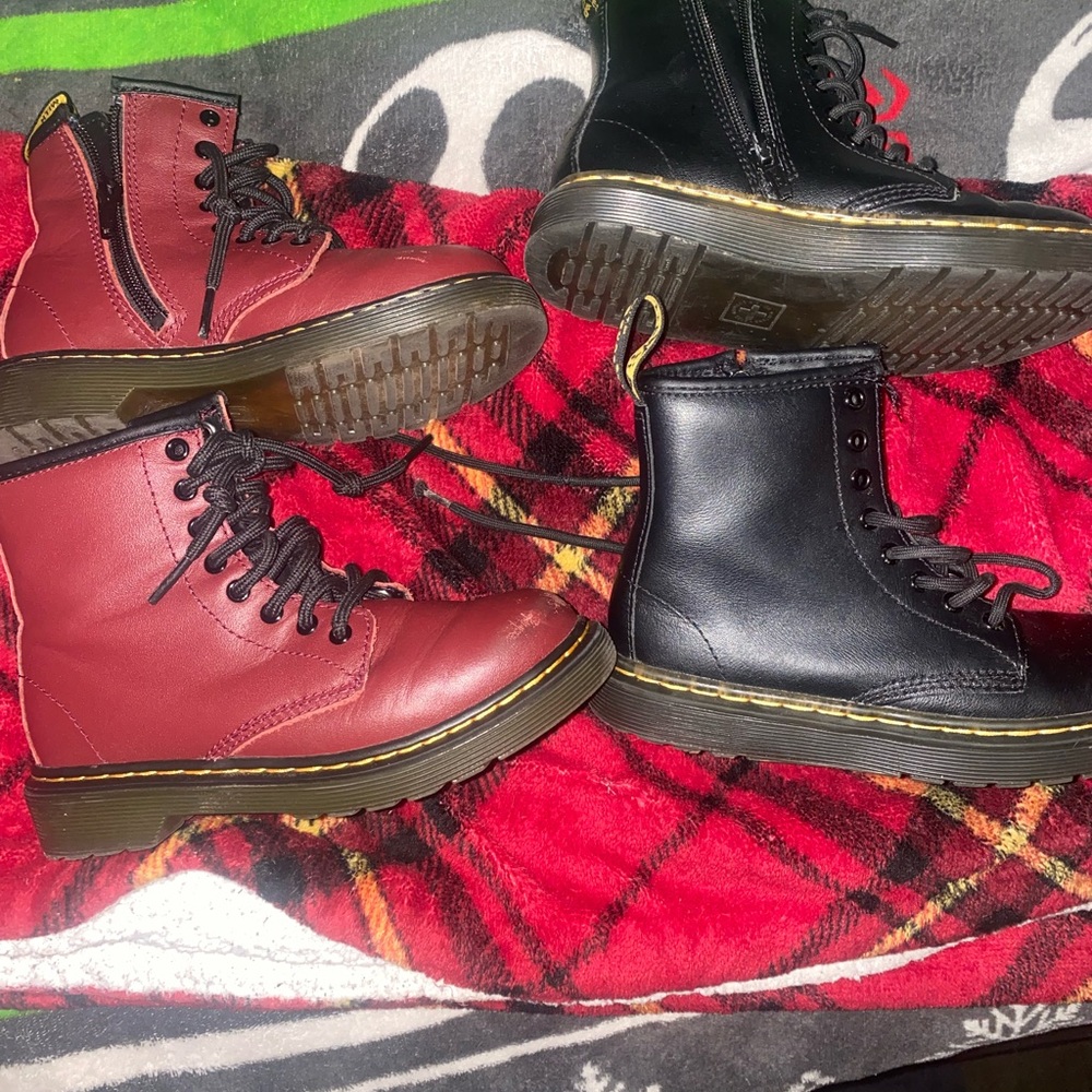 2 pair kids dr Martens with aloy of life left
